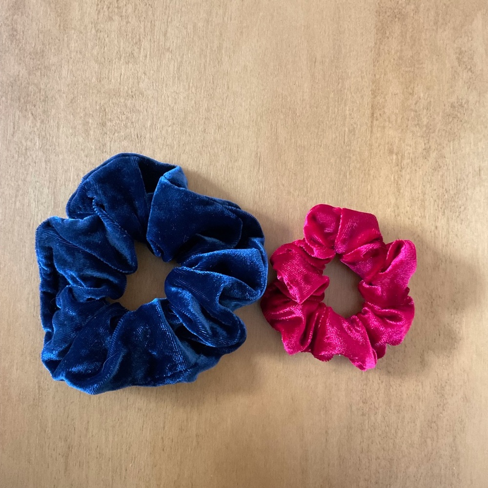 ❗️SOLD❗️Scrunchie Set of 3 - Picture 6 of 8